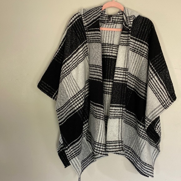 Express Plaid Hooded Poncho - Picture 6 of 14
